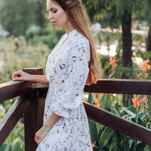 “Sticks x Stones” (CLOSING CLOSET SALE) - Picture 4 of 5